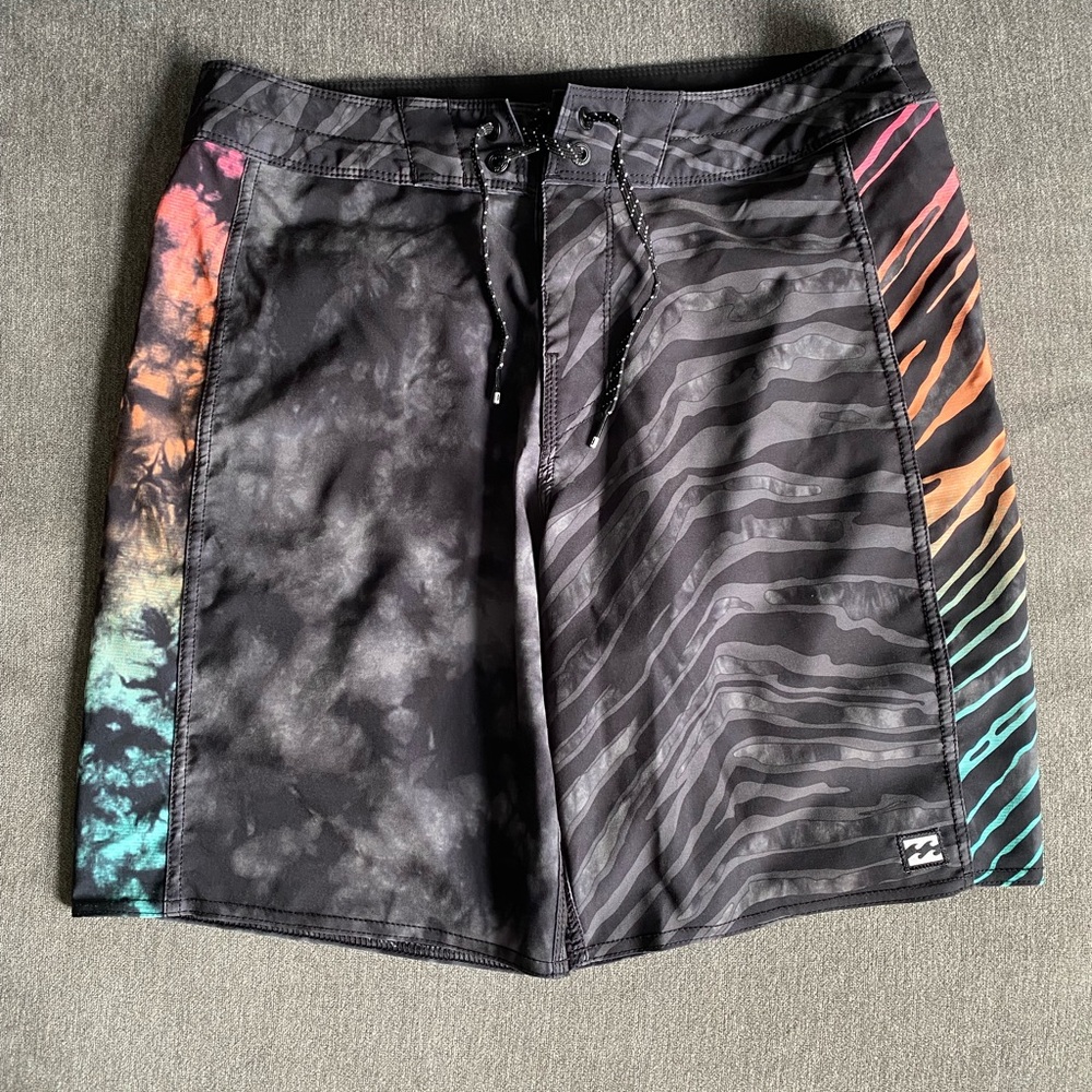 BILLABONG PERFORMANCE BOARDSHORTS 18”